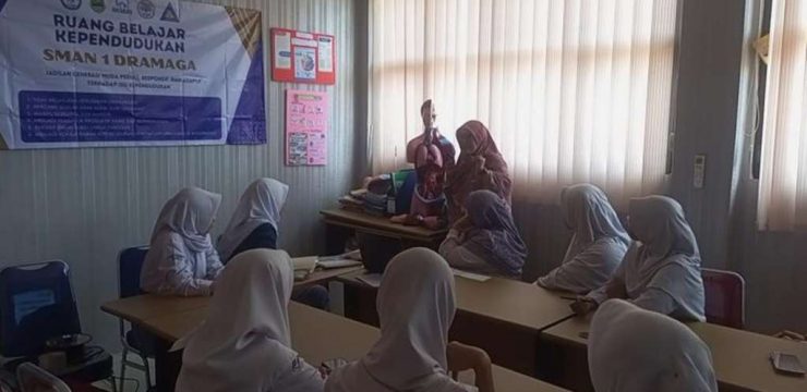 RUANG BELAJAR KEPENDUDUKAN DI SMAN 1 DRAMAGA